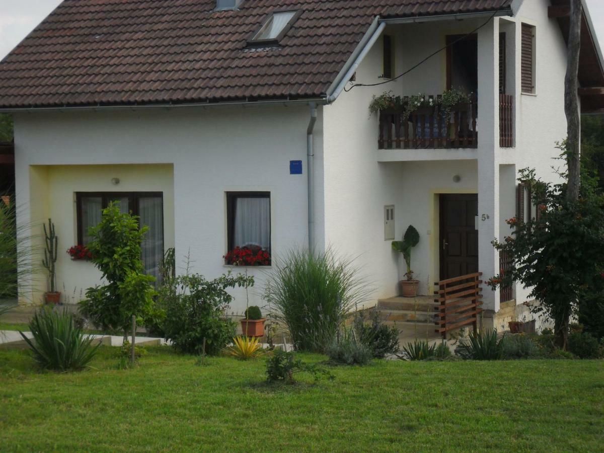 Studio Apartment Ivona & Tin Slunj Exterior photo